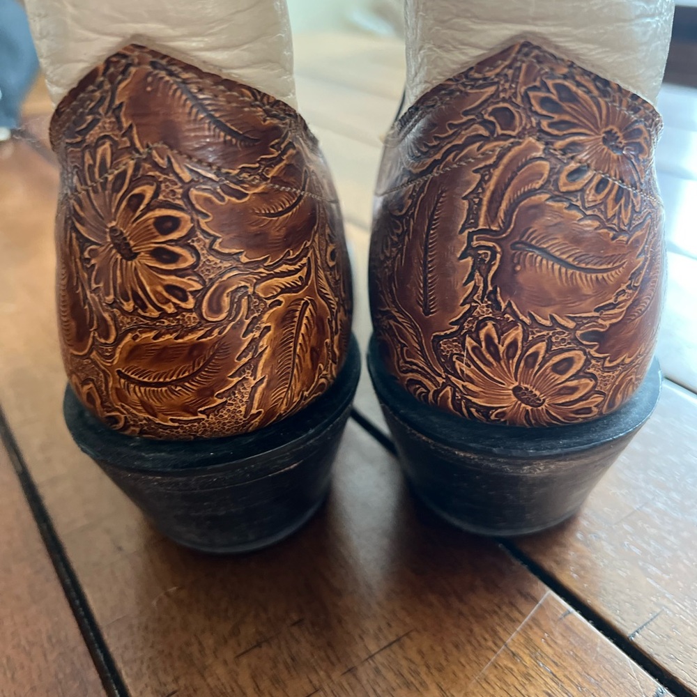Olathe Boot Co. Two-Tone Brown Tooled Leather/White Cowgirl Heeled Boots Sz 7 - Picture 3 of 10